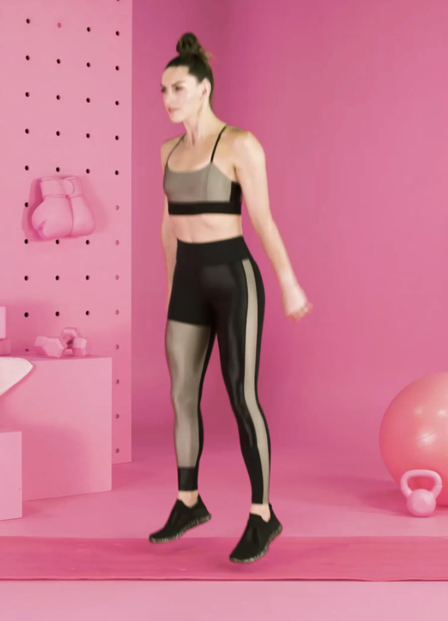 Vrouw doet jump squat